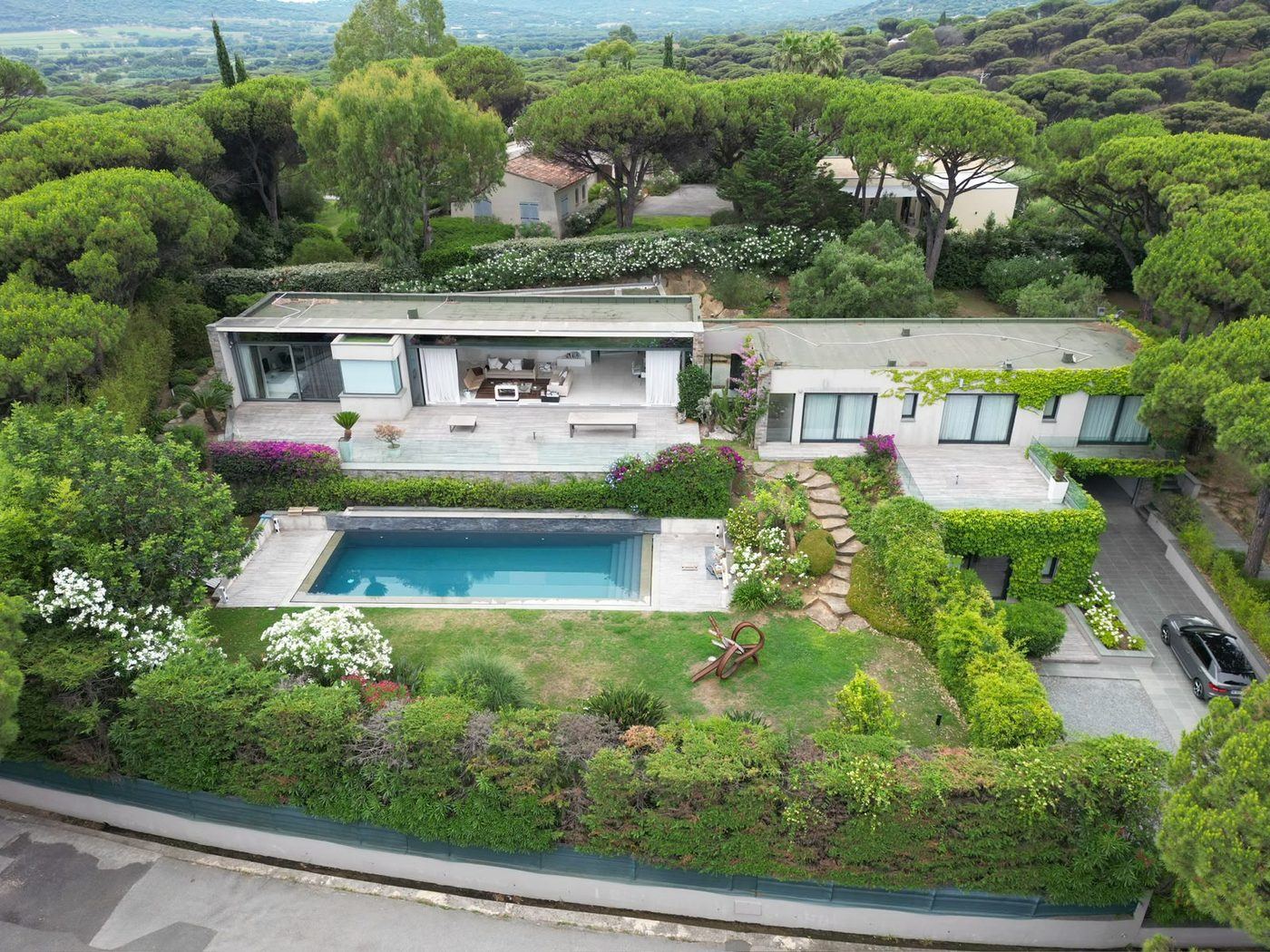 Villa la Tangerine and its gardens from above
